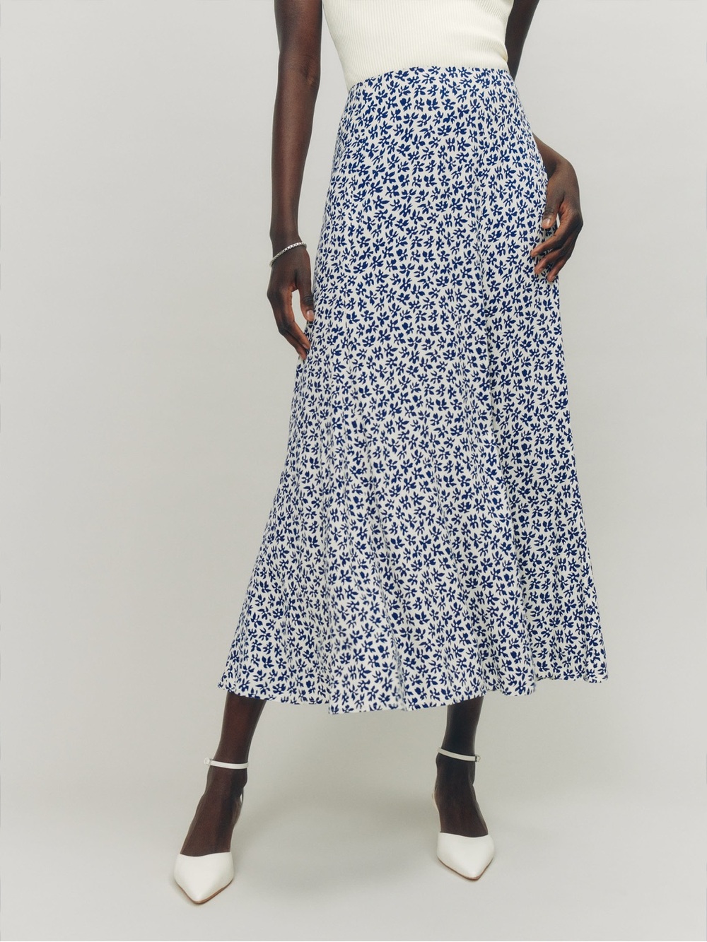 Reformation Bryson Skirt / Blue & White Floral A-Line Midi Skirt